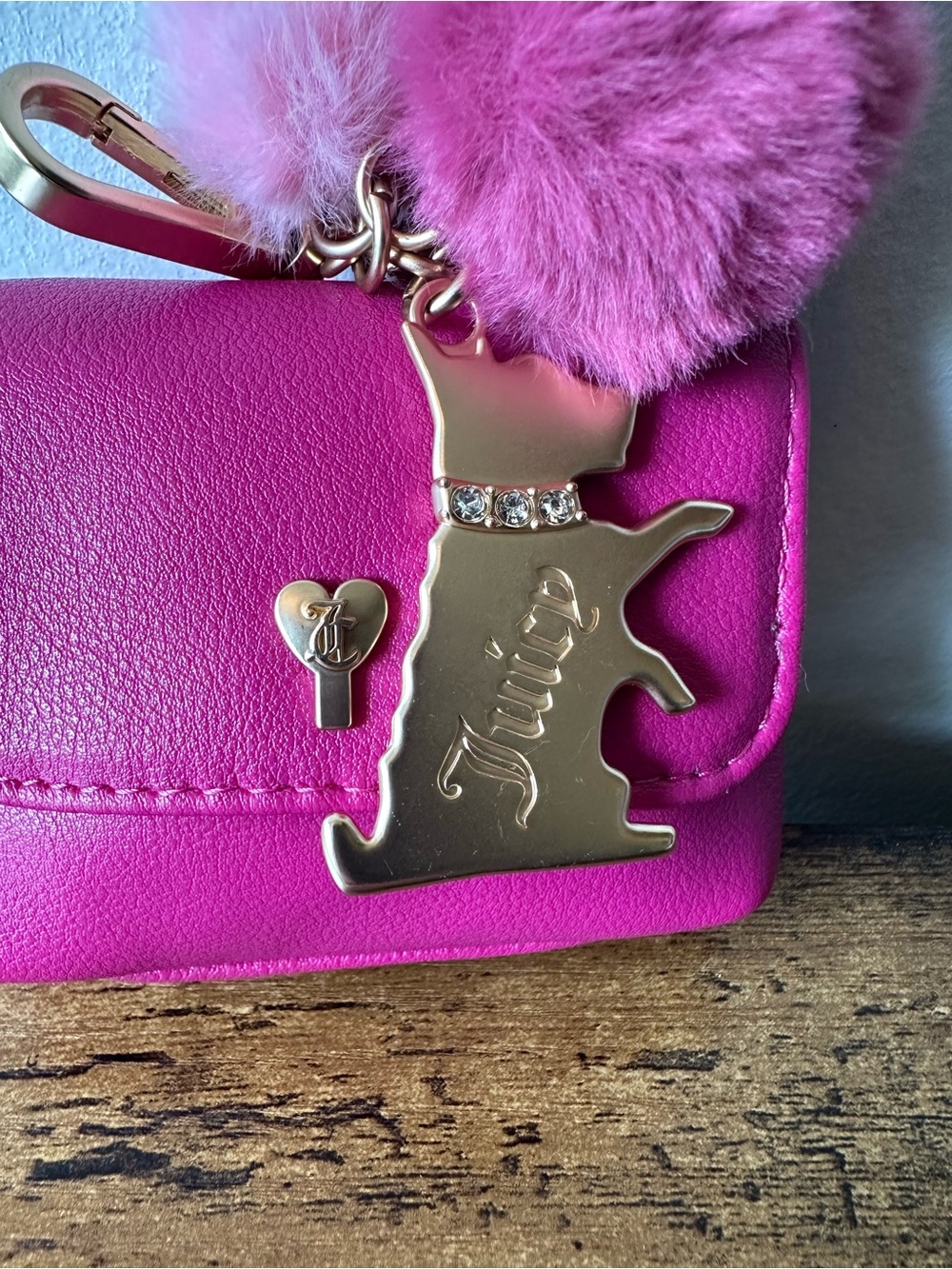 Juicy Couture Hot Pink Pouch Bag Charm Keychain w/ Pom-Pom & Gold Dog Charm NWOT - Picture 3 of 8